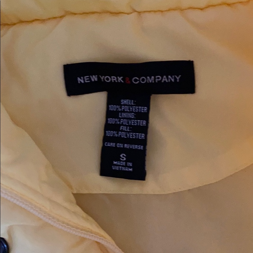 Yellow vest - Picture 2 of 3